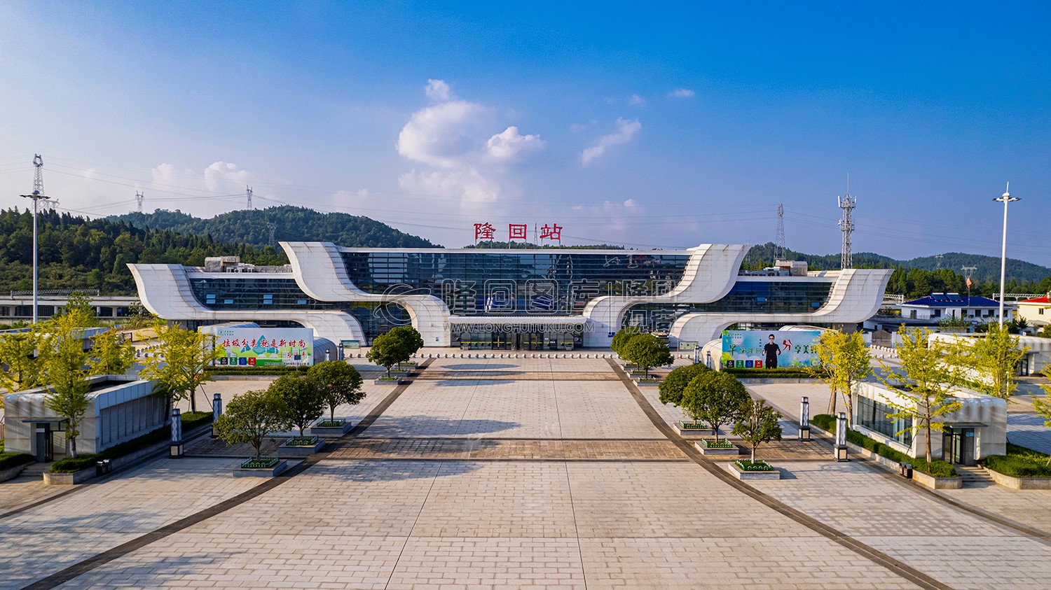 隆回高铁站广场