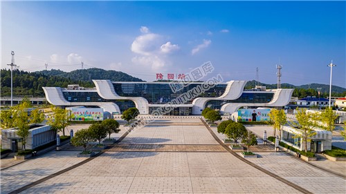 隆回高铁站广场
