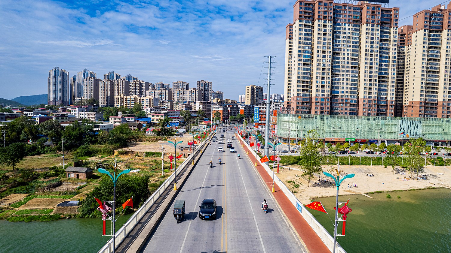 隆回二桥国旗飘飘