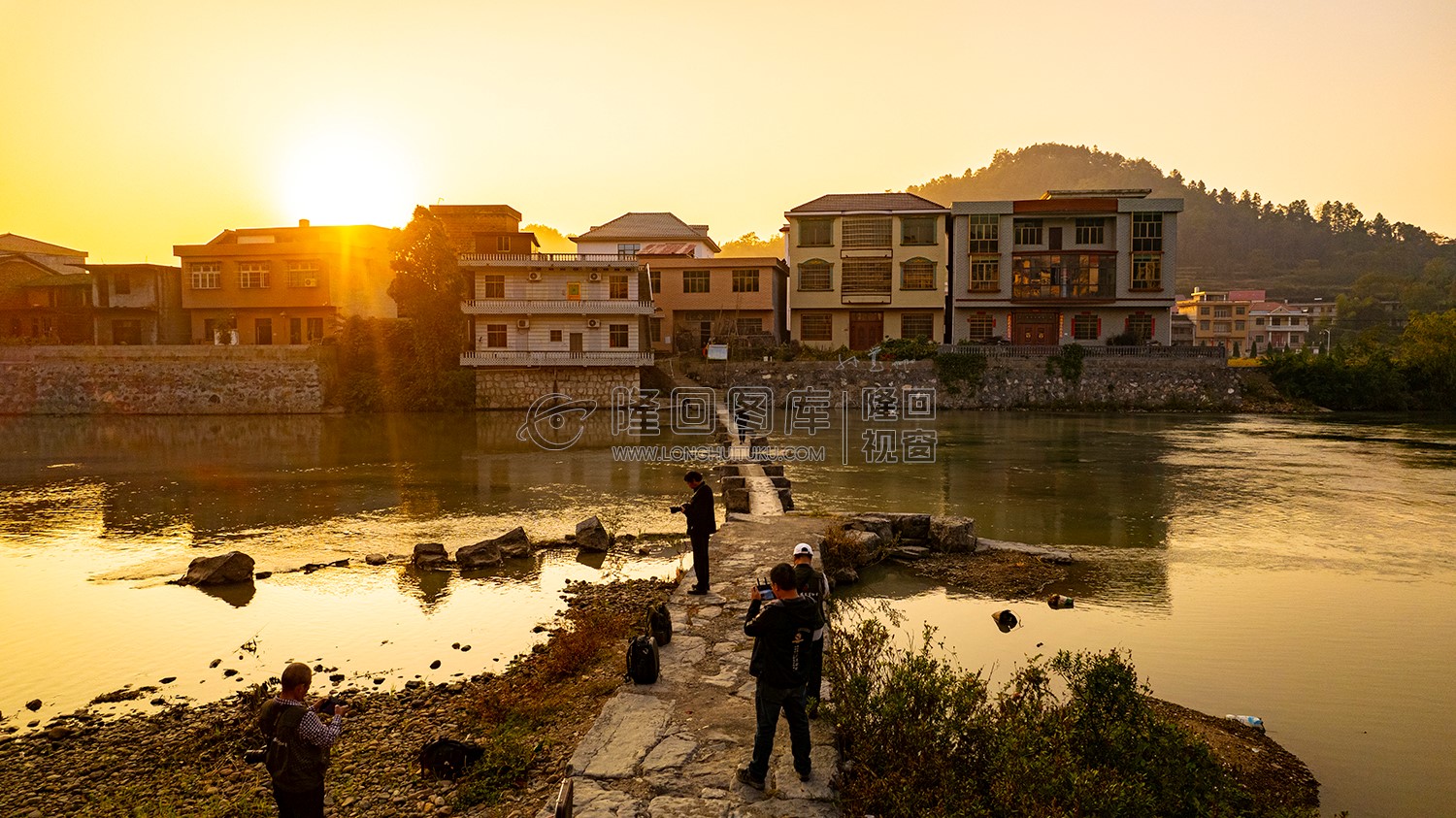 许家石板桥的日出风景
