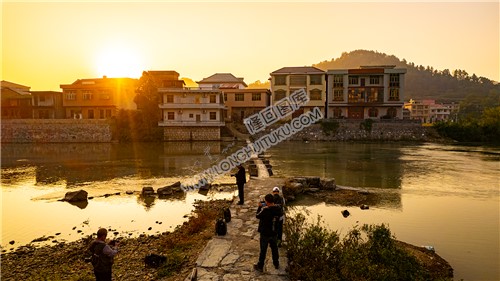 许家石板桥的日出风景