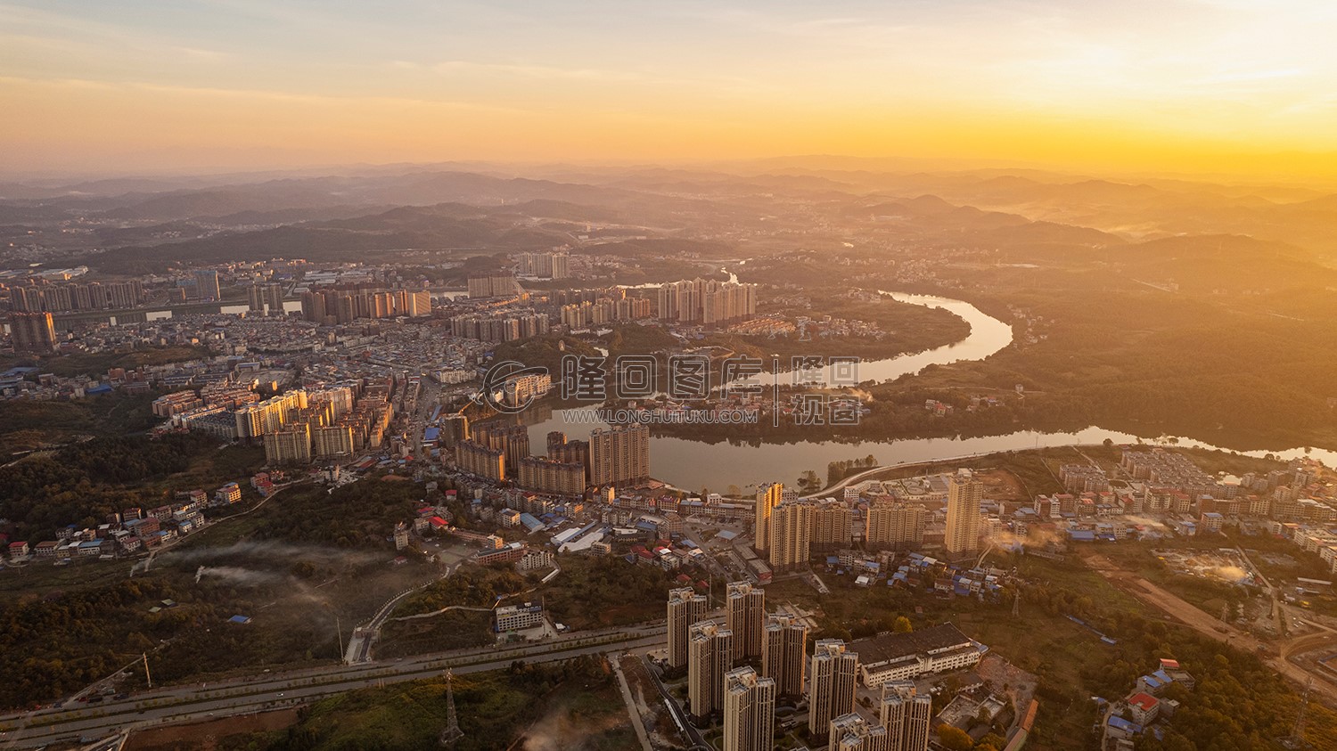 赧水河花门风光