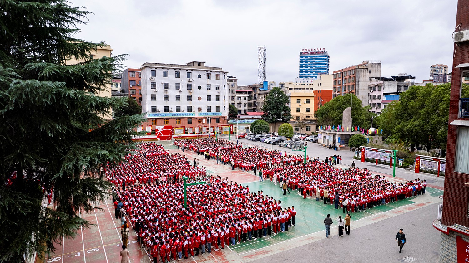 东方红小学操场