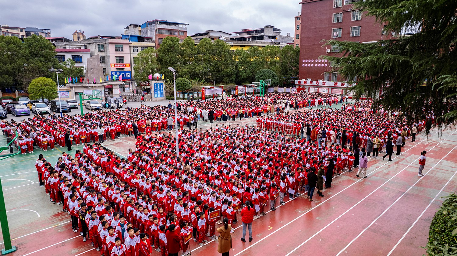 东方红小学操场