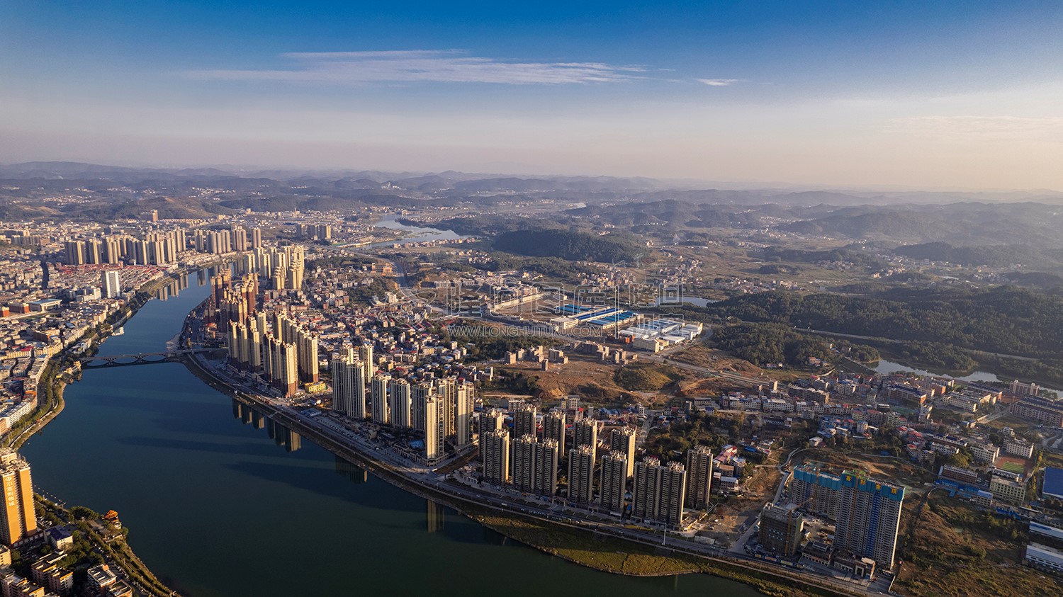 赧水南岸城南风光