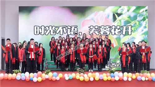 隆回芙蓉学校教师们朗读