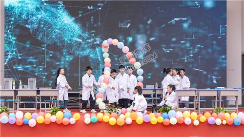 隆回芙蓉学校科技节目表演