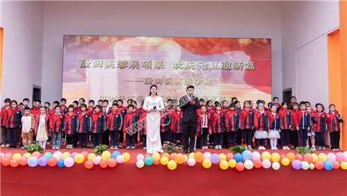 芙蓉花开好少年