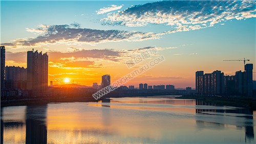 赧水河日出风景