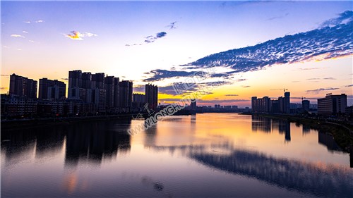 凯悦1号河岸日出风光