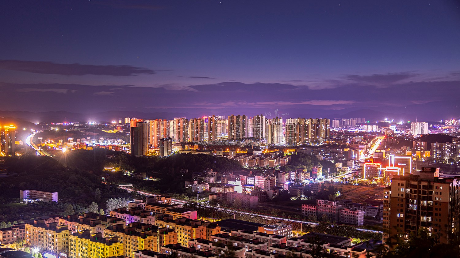 隆回县城的夜景