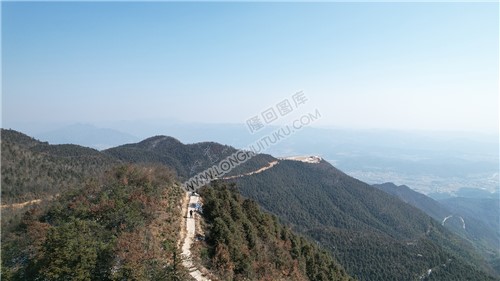 远处为大东山滑翔伞基地