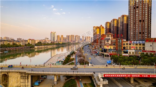 隆回大桥巴黎新城河岸风光