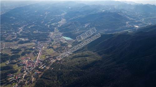 九龙山下的岩口镇