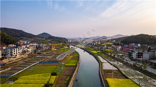 小江河两边的村庄