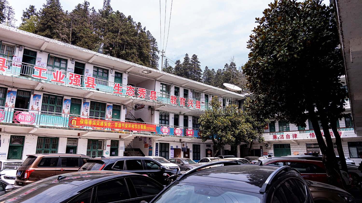 罗洪镇政府大院