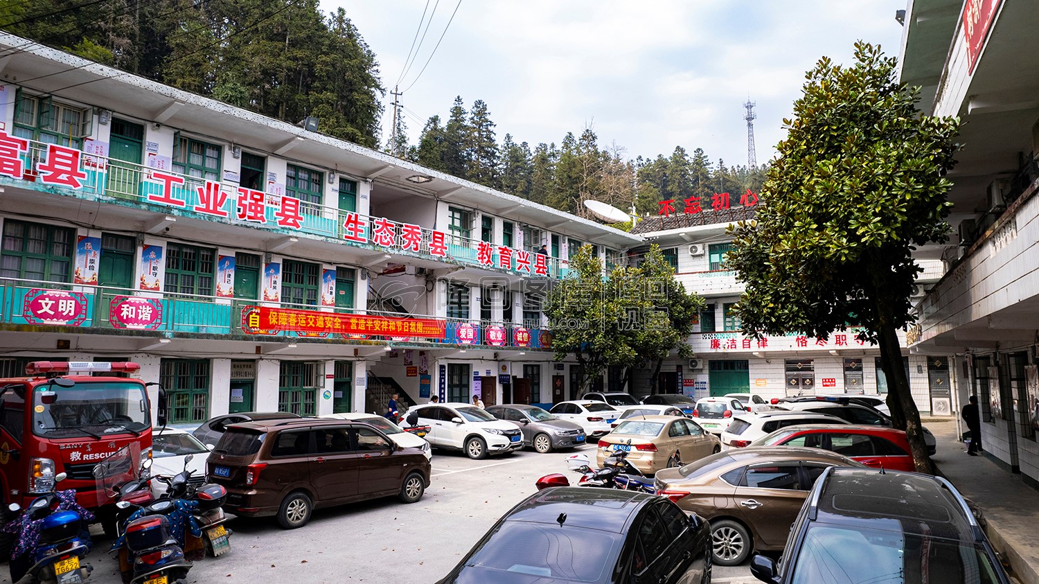 罗洪镇政府大院