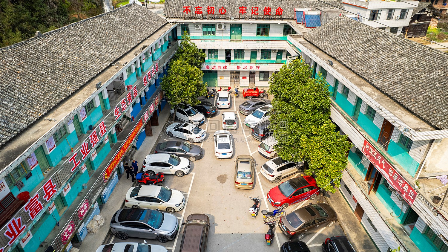 航拍罗洪镇政府大院