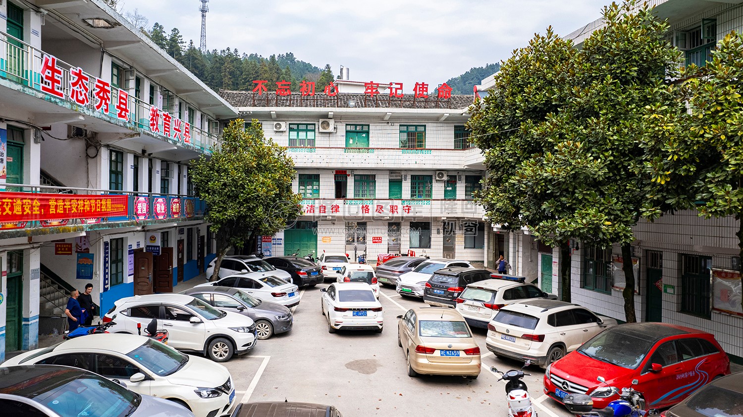 罗洪镇政府大院