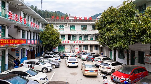 罗洪镇政府大院