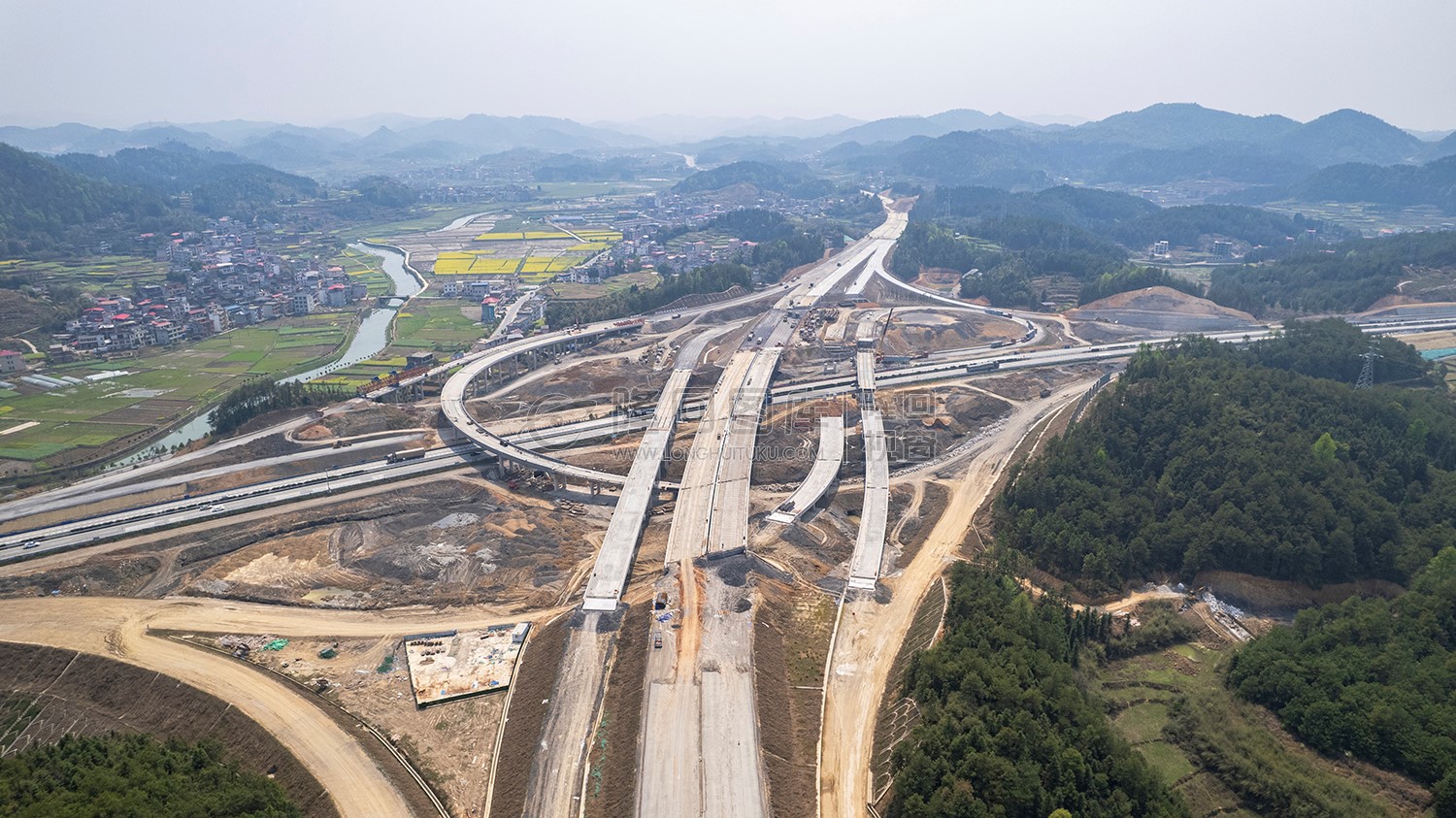 连接沪昆高速高架桥