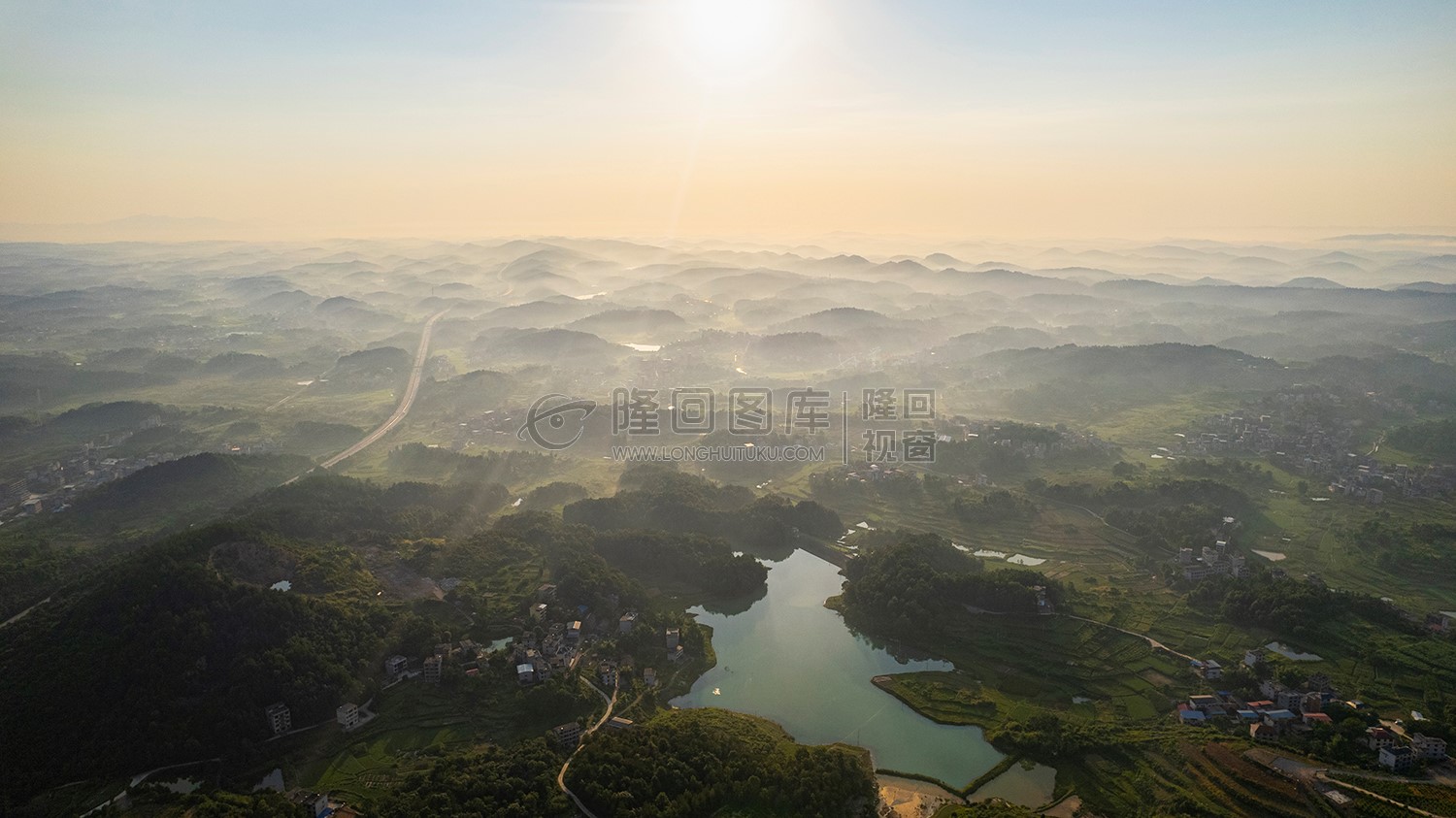 烟霞村云雾日出