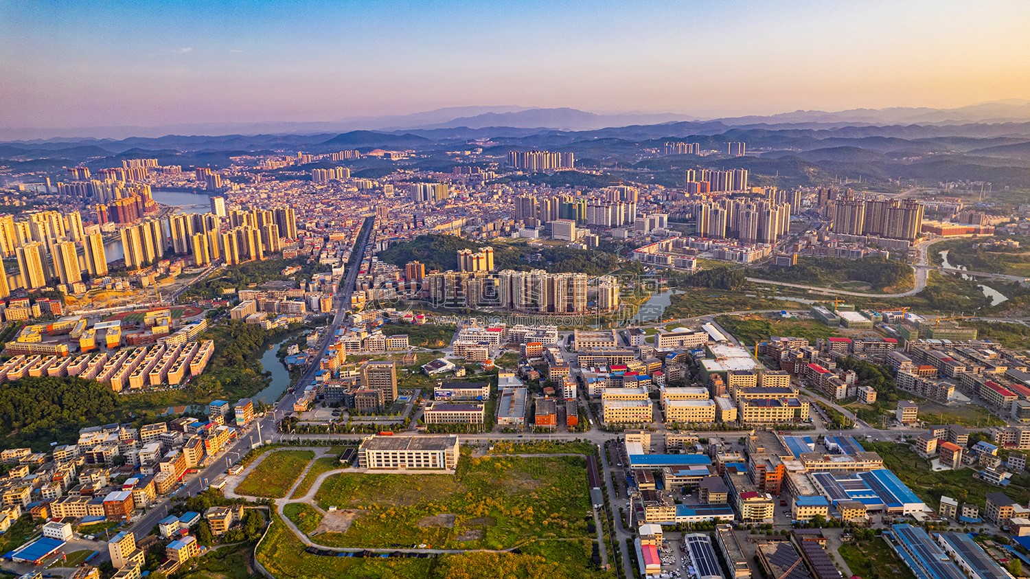 隆回工业园恒丰酒店方向