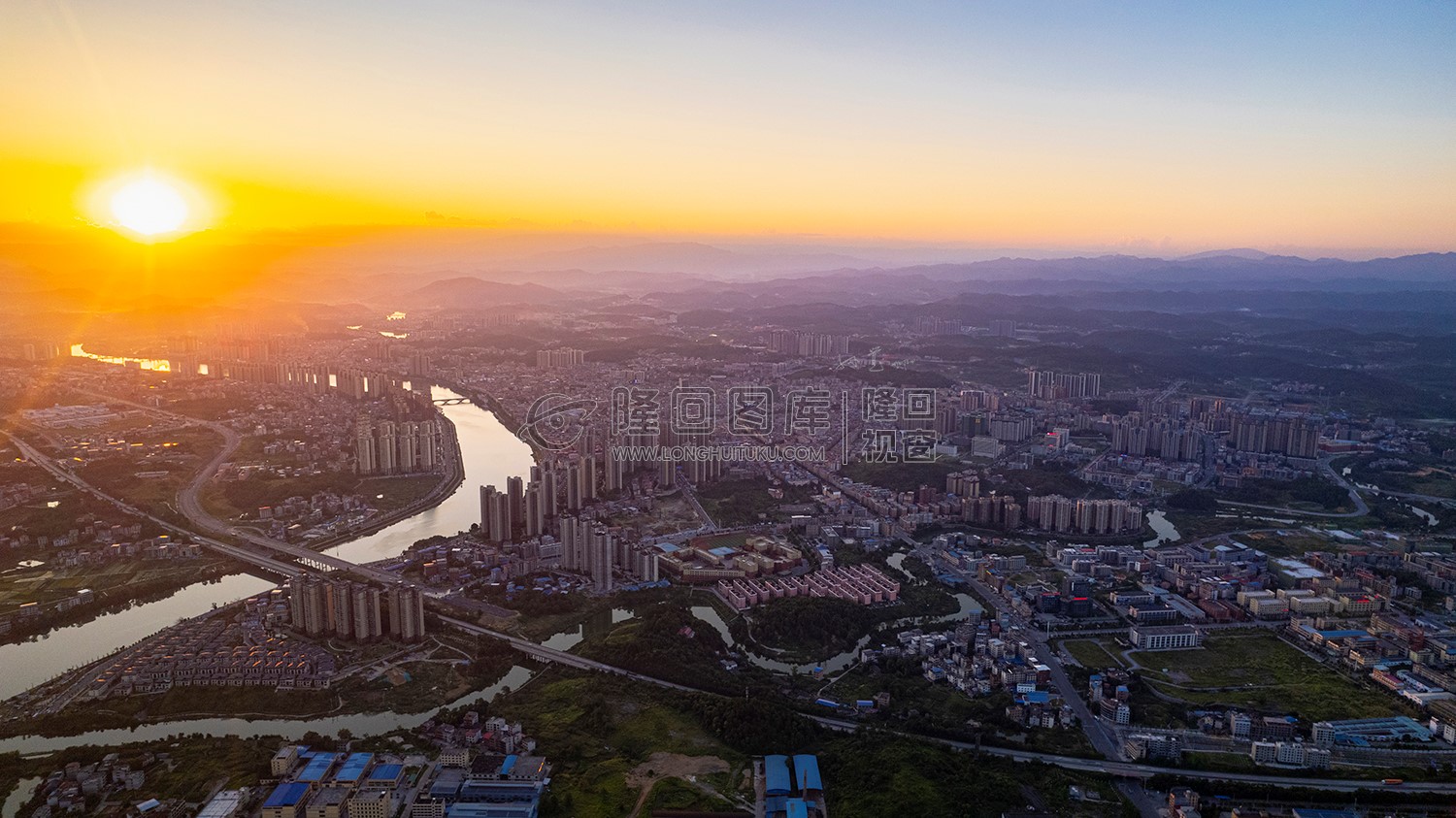 赧水河上的日落