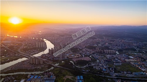 赧水河上的日落