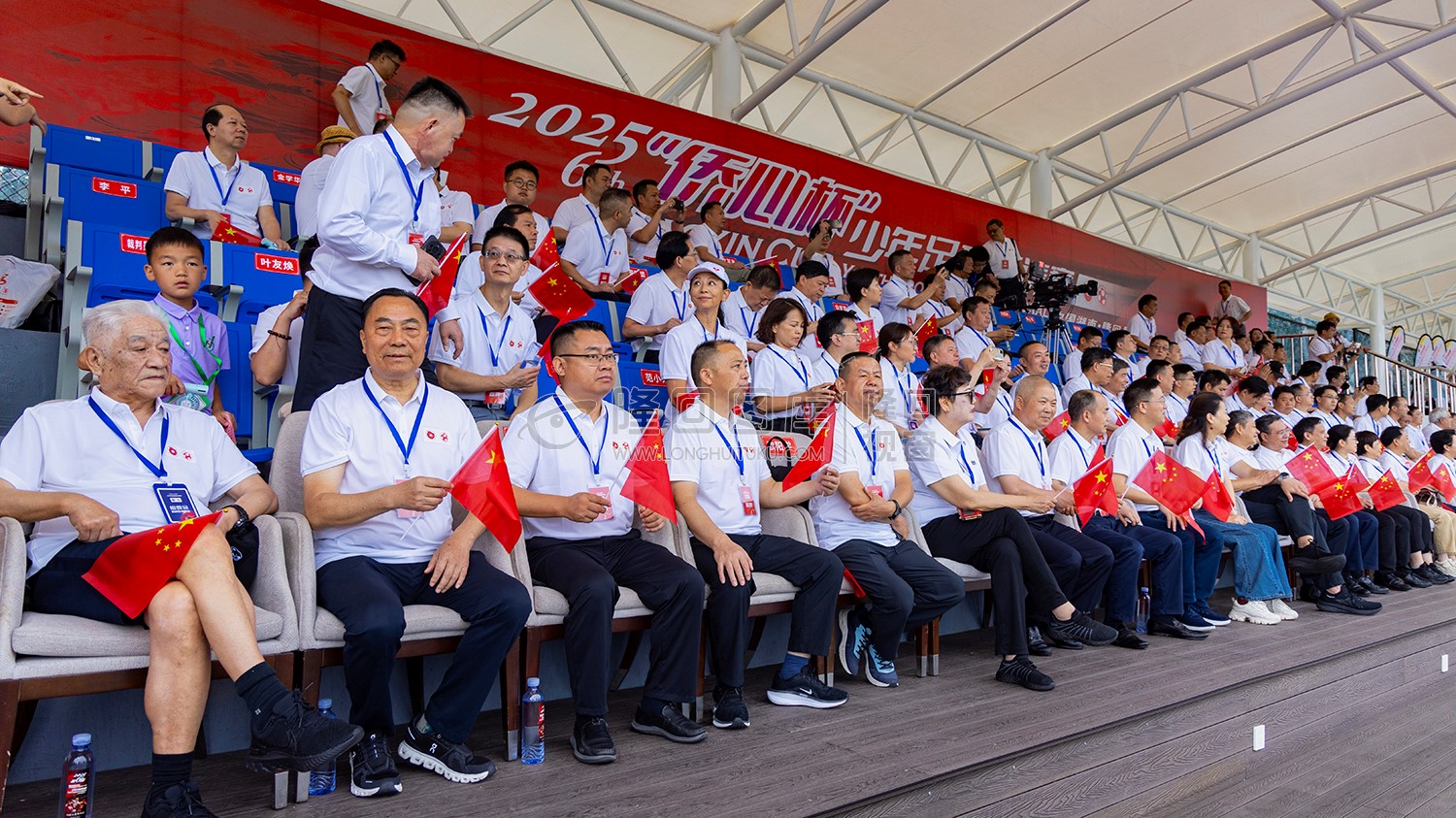 主看台领导与嘉宾们