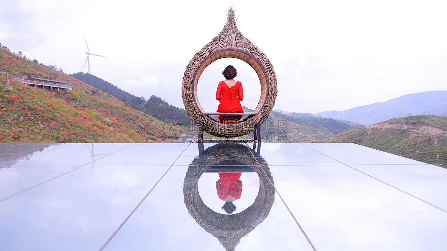 天空之镜，花落人独立