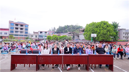 三阁司中心校领导与老师