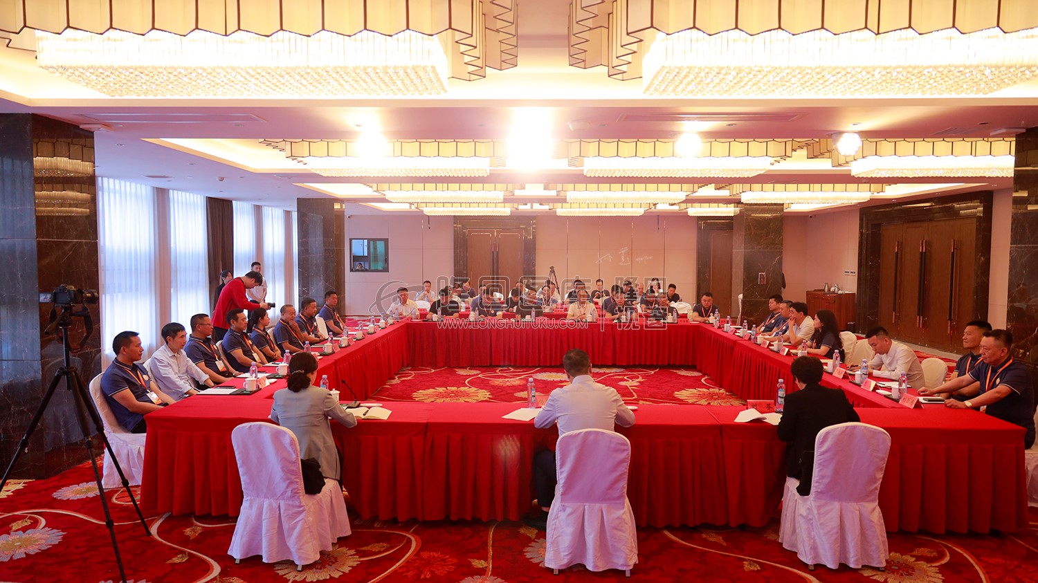 隆回矿业协会座谈会