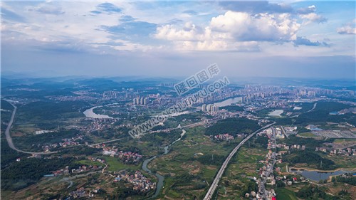 三阁司上空看隆回县城