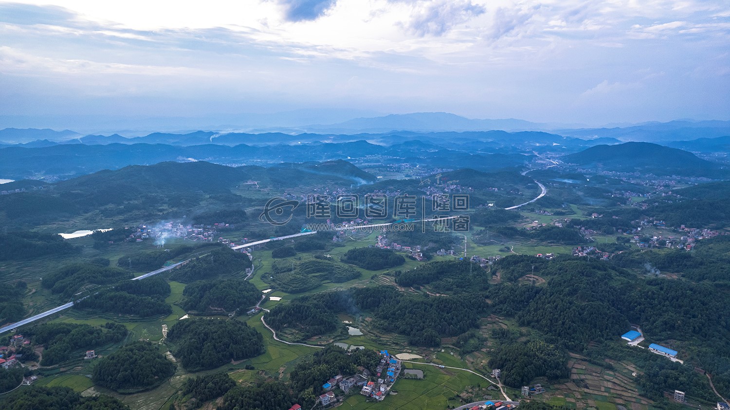 新新高速穿山越岭