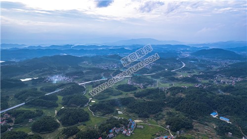 新新高速穿山越岭