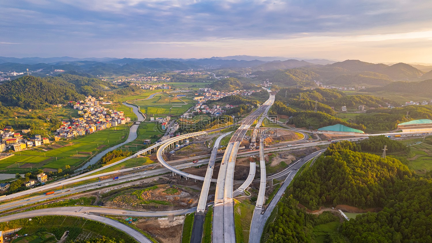 屋主塘枢纽高架桥