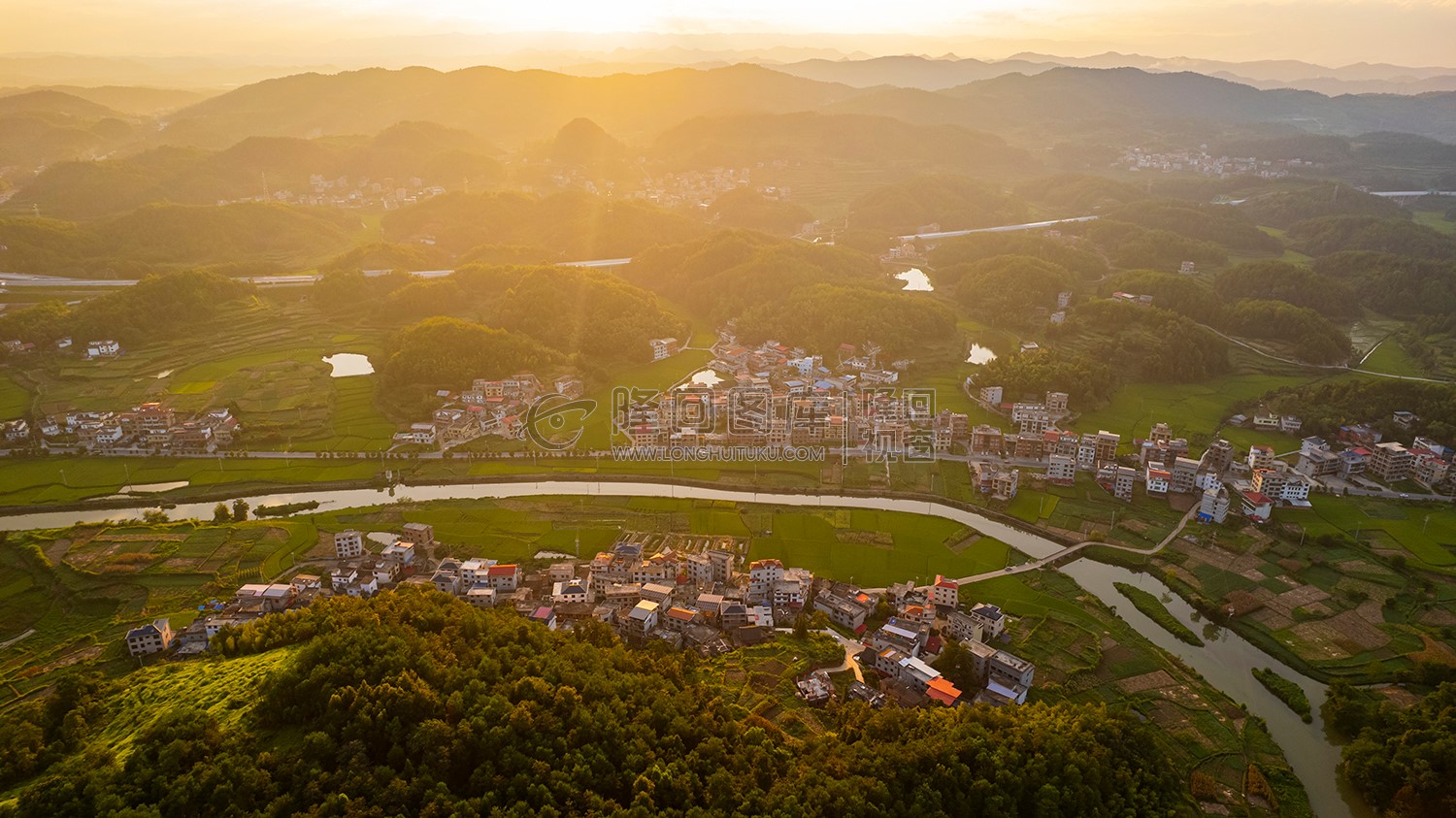 杨家桥山下的村庄