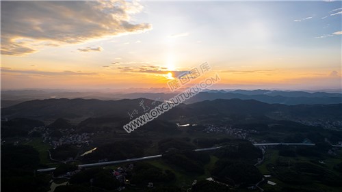 三阁司乡村夕阳