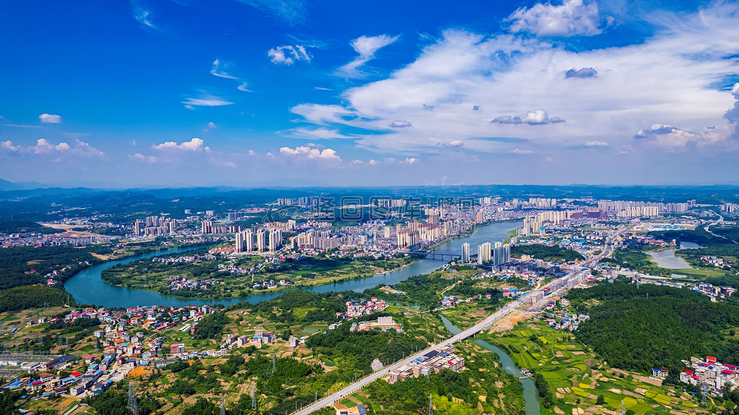 三阁司五里方向看隆回县城