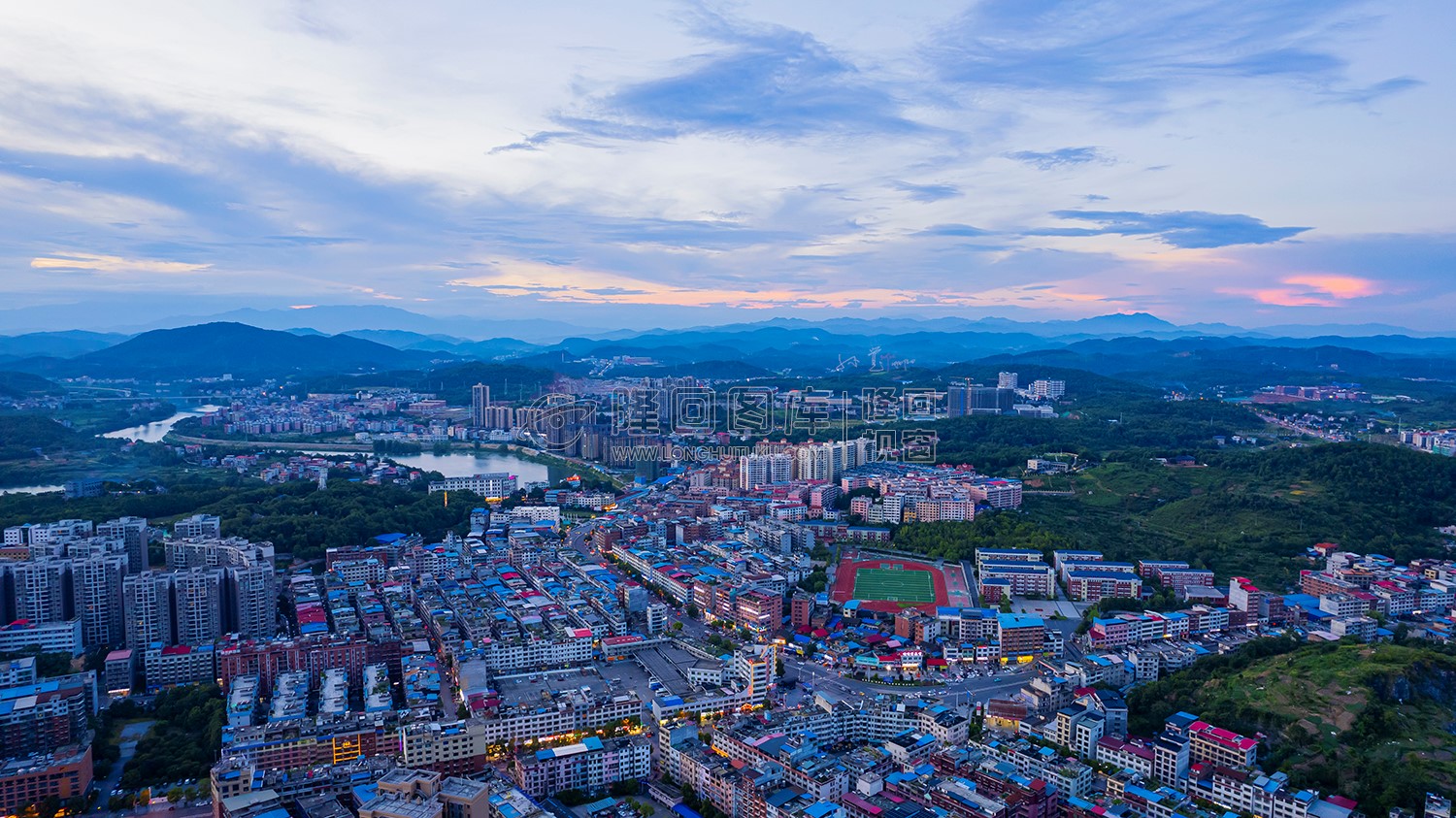 九龙学校 方大公园方向