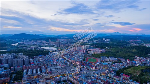 九龙学校 方大公园方向