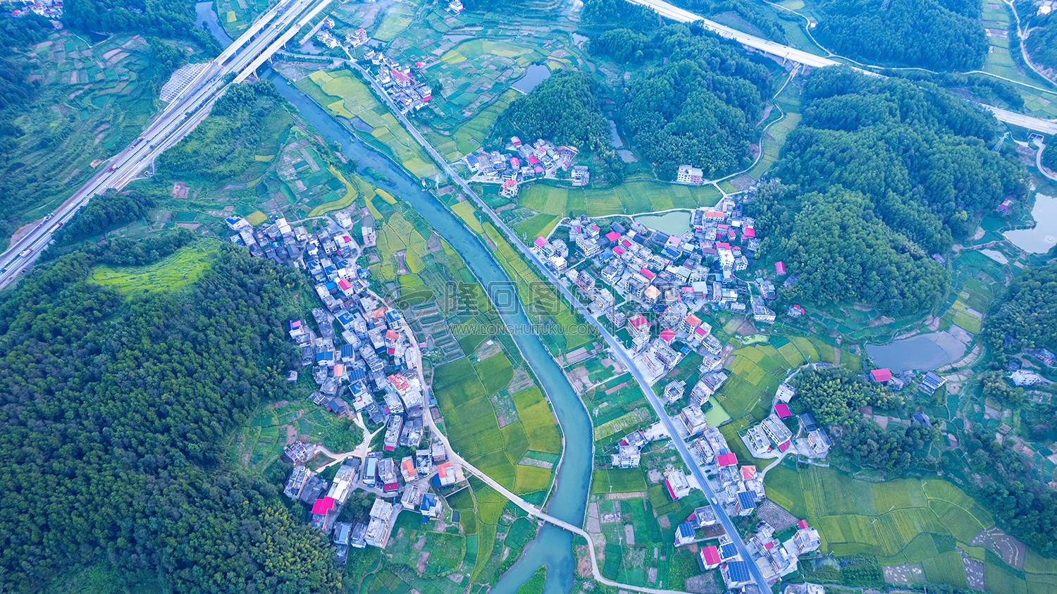 高空俯瞰优先村