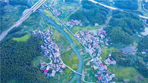 高空俯瞰优先村