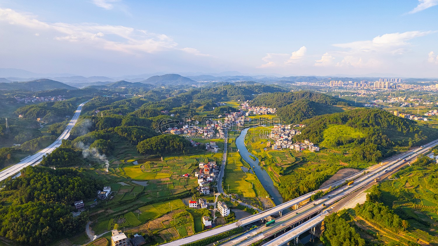 沪昆高速看优先村