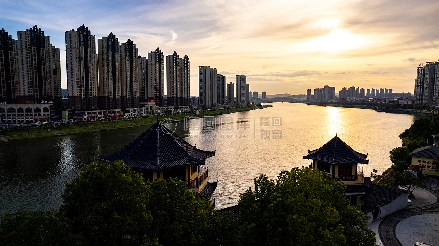 隆回县城八角楼河畔夕阳