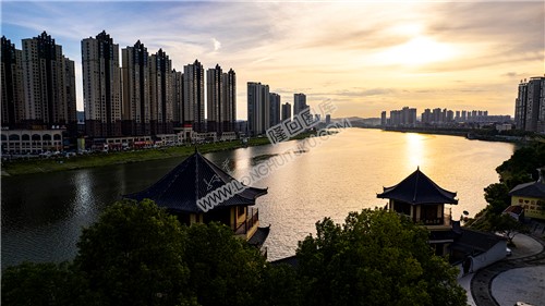 隆回县城八角楼河畔夕阳