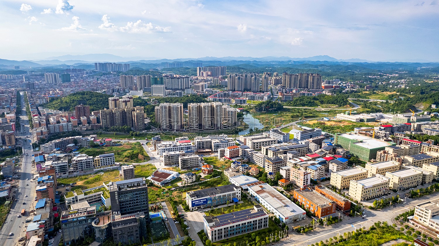 隆高新区管委会周边