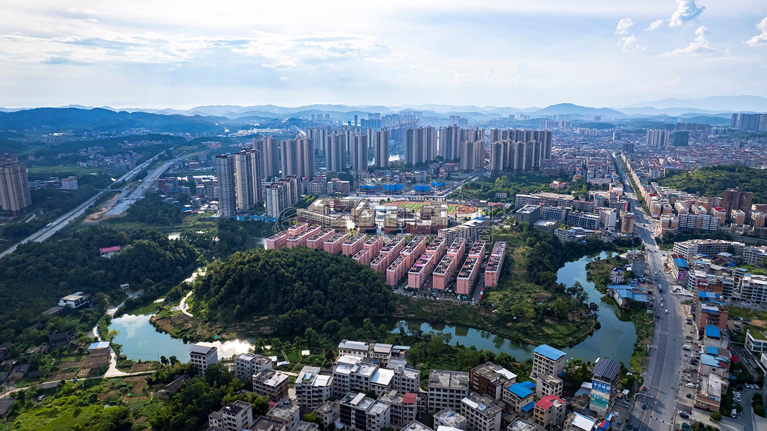 伏龙江旁的思源小区