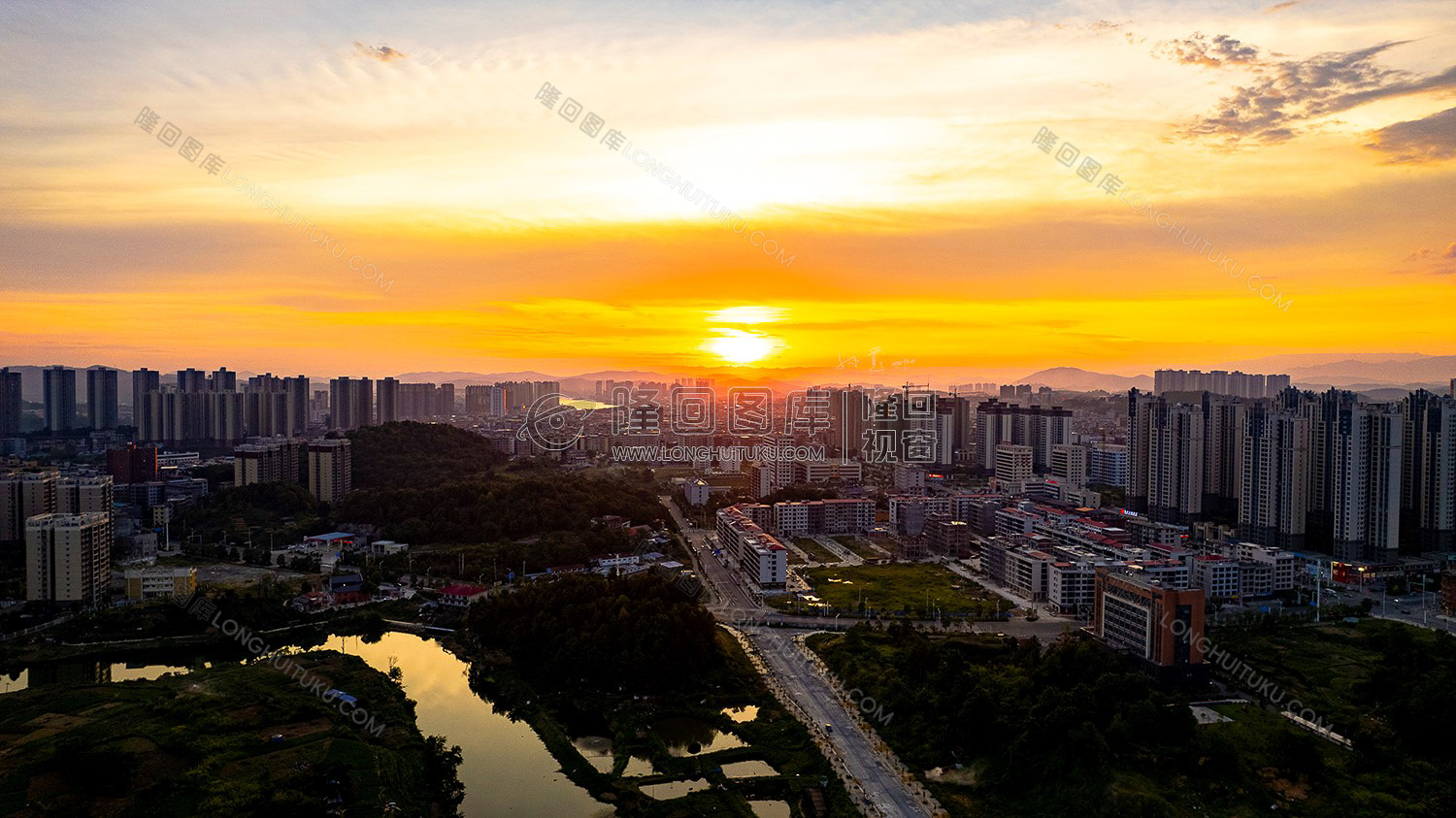 伏龙江旁白里路妇幼保健院方向